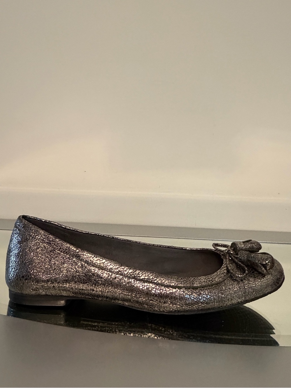 STUART WEITZMAN Tulip Bow Pewter Metallic Nappa Leather Ballet Flats Women’s 8 - Picture 9 of 16